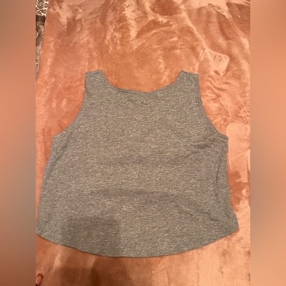 Killing it Hi-Lo crop - Picture 2 of 4